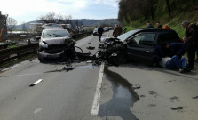 V Bardejove vážna dopravná nehoda, cesta bola neprejazdná