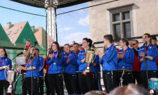 Futbalistky zavítali na Radničné námestie, kde ich čakalo tisíc ľudí