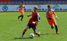 Trinásťroční futbalisti trikrát viedli, no napokon remizovali. Góly padali každé tri minúty