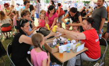 Park Európy na Komenského ulici sa zaplnil, prišli celé rodiny