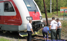 Nehoda na železničnom priecestí. Zrážka vlaku s autom