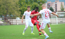 Futbalisti prehrali v Púchove rozdielom triedy, Petko musel predčasne pod sprchy