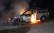 V Bardejove v noci zhoreli 2 autá