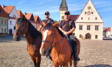 Policajti na koňoch hliadkovali v Bardejove