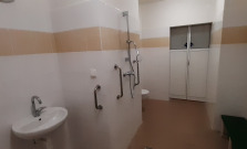 Bezbariérová kúpeľňa s WC v bardejovskej nemocnici