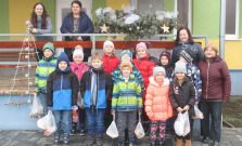 Vianočné prípravy seniorov s deťmi v Smilne