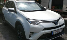 Krádež vozidla v Bardejove, zdieľajte a pomôžte nájsť bielu Toyotu