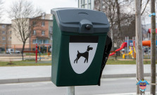 V Bardejove pribudli odpadkové koše pre psie exkrementy