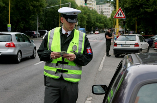 Nezodpovední vodiči: jeden s takmer 3 promile, ďalší bez vodičského oprávnenia