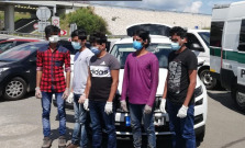 Policajti v aute objavili päť nelegálnych migrantov zo Srí Lanky