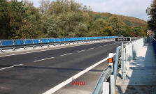 Úsek cesty medzi Sveržovom a Tarnovom prejde rekonštrukciou