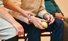 Seniori a znevýhodnení občania môžu opätovne požiadať o pomoc