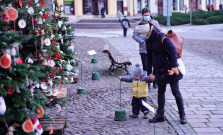 Prešovské školy vyzdobili 12 vianočných stromčekov na námestí