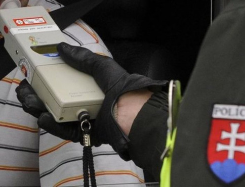 28-ročný muž porušil zákaz šoférovania, test odhalil drogy