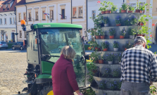 V Bardejove osadili fontánovité kvetináče, práce na výstavbe cyklolávky pokračujú