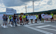 VIDEO | Protestným blokovaním cesty pred Svidníkom upozornili na potrebu dobudovania R4