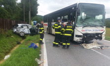 Hrozná nehoda neďaleko Bardejova! Autobus sa zrazil s autom