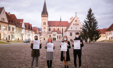 Mladí Bardejovčania spúšťajú očkovaciu kampaň, miestni podnikatelia zabezpečia taxík pre dôchodcov