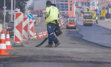 Košická župa opravuje posledné cesty v tomto roku, upozorňuje na dopravné obmedzenia