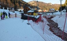 Vodič snežného skútra takmer spôsobil tragédiu, po svahu jazdil opitý