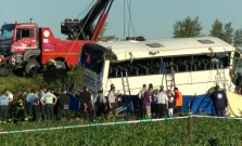 Autobus nabúral do elektrickej siete