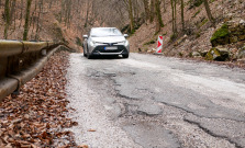 Cesta medzi obcami Hačava a Háj sa dočkala opravy