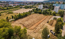 Futbalové ihrisko pri ZŠ Prostějovská bude mať nový umelý trávnik