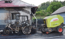 Horiaci traktor podpálil rodinný dom