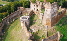 Traja mladíci kradli na Zborovskom hrade