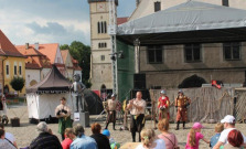 Hry rytiera Rolanda a Krea Market námestie zaplnili