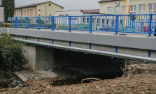 VIDEO | V Raslaviciach začal slúžiť opravený most