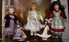 V Stropkovskom kaštieli môžete vidieť bábiky zo sveta aj z literatúry
