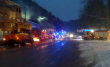 V Ružomberku horí fabrika na kontajnery