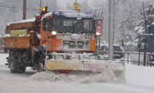 Zlá situácia na cestách, šmýkali sa hlavne kamióny. Kolóna na trase Bardejov - Prešov