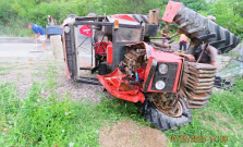 V Trebišovskom okrese sa prevrátil traktor