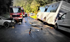 Medzi Spišskou a Rožňavou sa zrazil autobus a dve autá