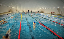 Plavci v Košiciach môžu využívať 33-metrový prestrešený bazén na kúpalisku Červená hviezda