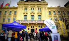 Mesiac knihy vyvrcholí pred košickým župným úradom burzou kníh