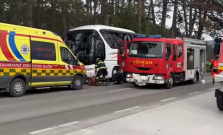 Autobus zrazil viacero ľudí, zomreli tri dievčatá