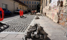 V mestskej centrále Košíc prebiehajú opravy dlažby