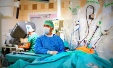 Lekári v prešovskej nemocnici skúšajú nový robotický operačný systém Da Vinci