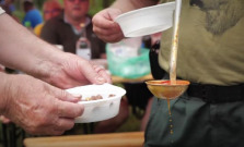 VIDEO | V Trhovišti súťažili vo varení kotlíkových špecialít
