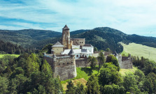 Prebiehajúca obnova hradu Ľubovňa odhalila vzácne nálezy ako mince či keramiku