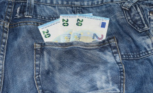 Žena rozvážala balíky, peniaze od zákazníkov si nechala