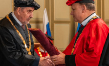 Prešovská univerzita udelila čestný doktorát sociológovi Jozefovi Matulníkovi