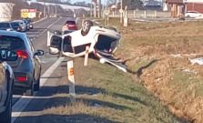 Tragédia cez Vianoce. Pri dopravnej nehode prišli o život dvaja ľudia