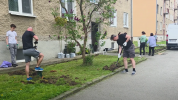 VIDEO | Spoločnými silami za krajší Bardejov: Obyvatelia upratovali predzáhradky
