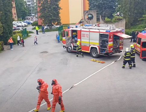 VIDEO | Taktické cvičenie hasičov a evakuácie na Základnej škole na Wolkerovej ulici v Bardejove