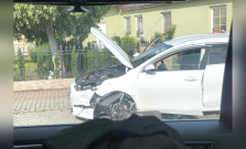 Zdemolované auto pri Košiciach