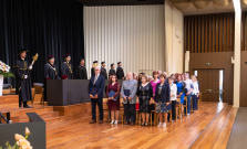 Seniori úspešne zvládli Virtuálnu univerzitu tretieho veku